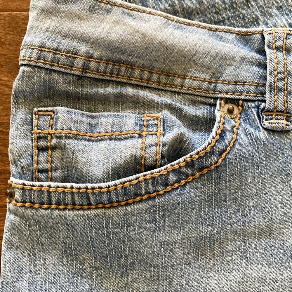 Stretchy Jeans - Picture 2 of 8